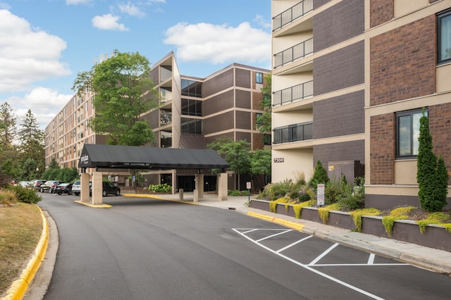 7200 York Ave S Unit 608, Edina, MN 55435 - view of apartment building / complex with uncovered parking