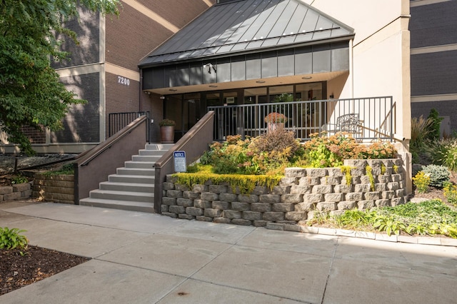 7200 York Ave S Unit 608, Edina, MN 55435 - view of property with stairway