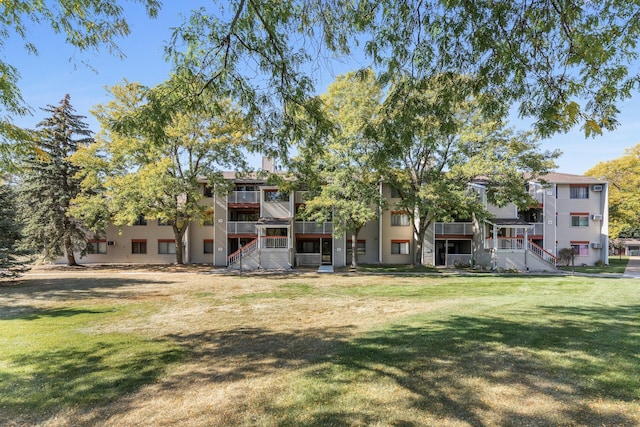 400 Shelard Pkwy Unit 303, Saint Louis Park, MN 55426 - surrounding community featuring a yard and stairs