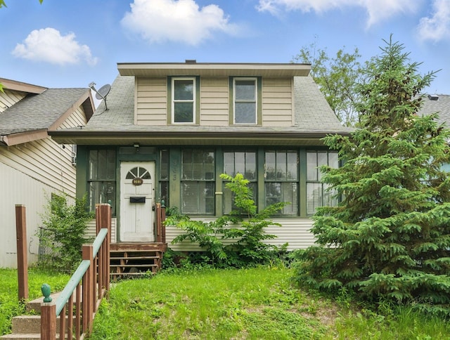 363 Geranium Ave E, Saint Paul, MN 55130 - view of front facade with roof with shingles