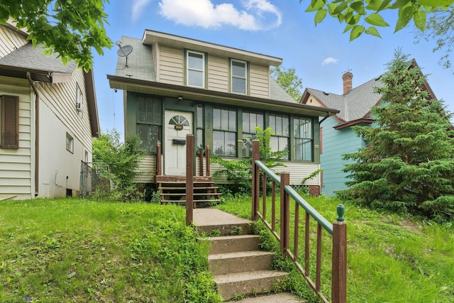 363 Geranium Ave E, Saint Paul, MN 55130 - view of front of property featuring roof with shingles