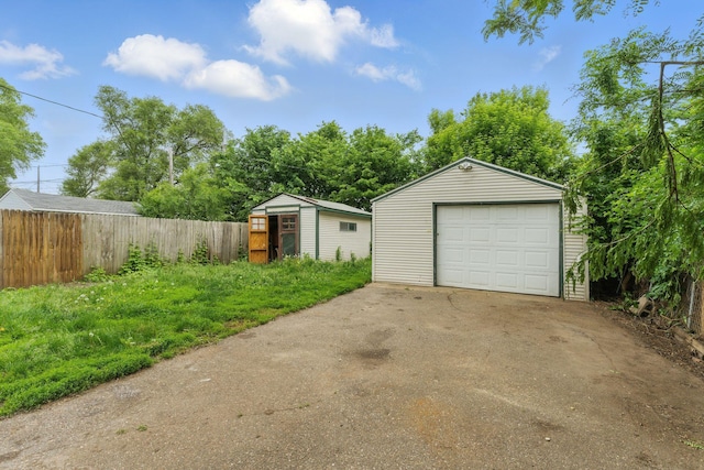 363 Geranium Ave E, Saint Paul, MN 55130 - detached garage featuring concrete driveway