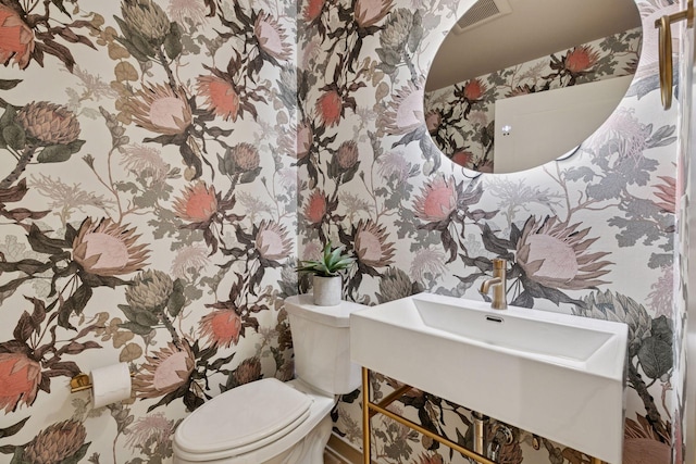 6608 Pawnee Rd, Edina, MN 55439 - half bath with wallpapered walls and toilet