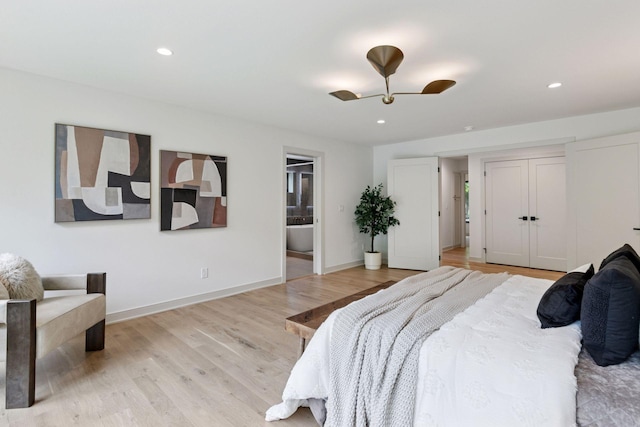 6608 Pawnee Rd, Edina, MN 55439 - bedroom with light wood-style floors, recessed lighting, connected bathroom, and a ceiling fan