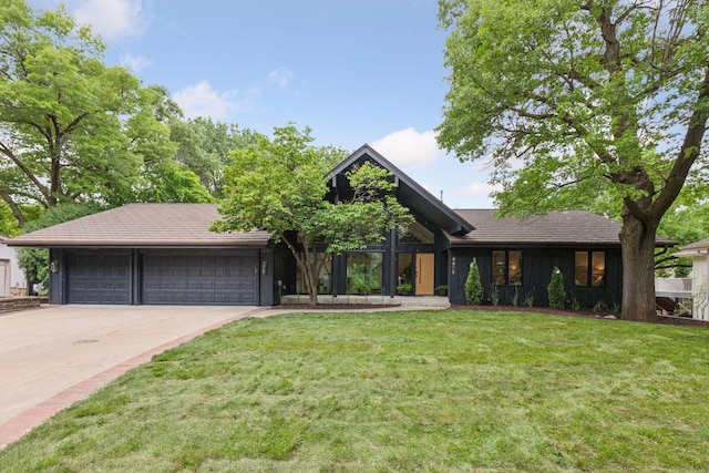 6608 Pawnee Rd, Edina, MN 55439 - view of front of property featuring a garage, a front lawn, and concrete driveway