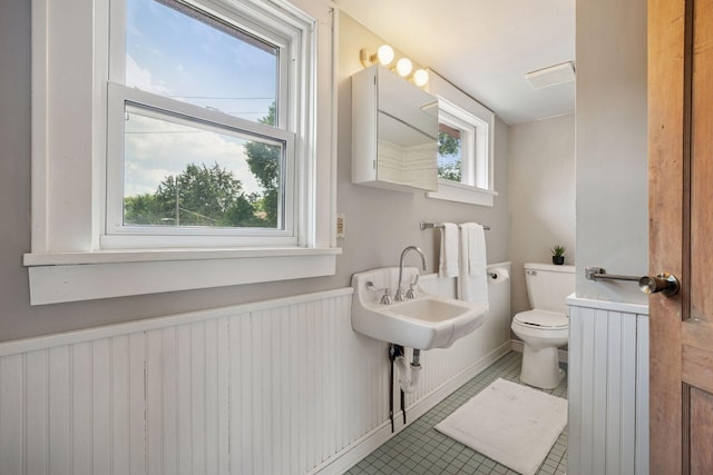 3015 22nd St, Minneapolis, MN 55406 - half bath with wainscoting and tile patterned flooring