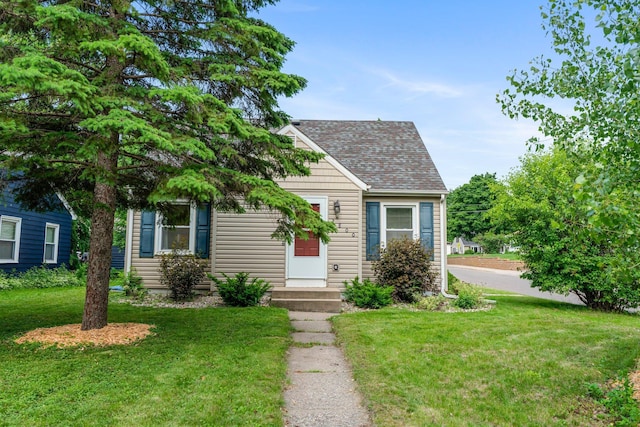2800 Alabama Ave S, Saint Louis Park, MN 55416 - view of front of house with a front yard and roof with shingles