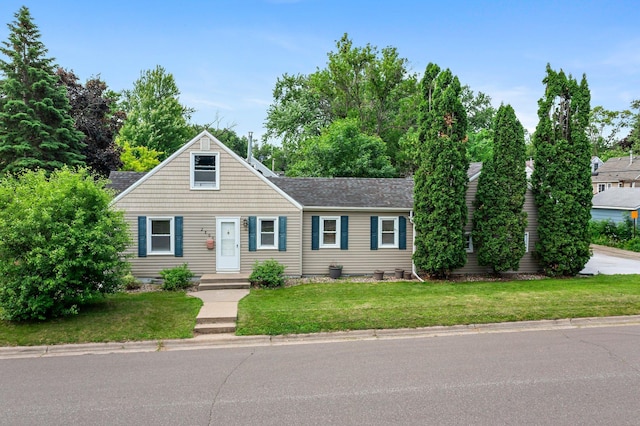 2800 Alabama Ave S, Saint Louis Park, MN 55416 - view of front of house with a front yard and roof with shingles