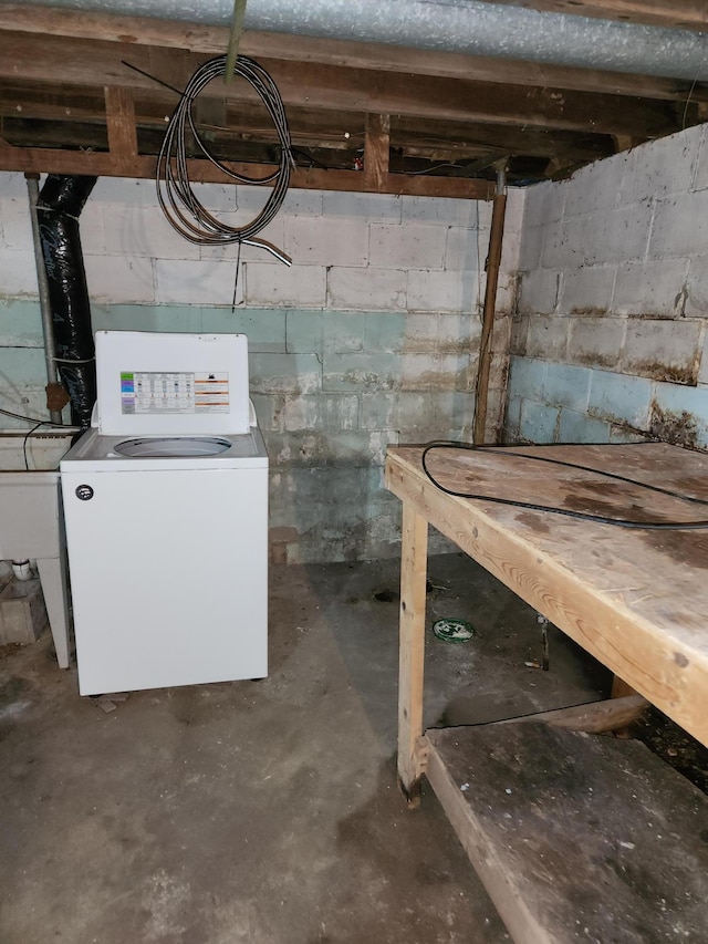 1816 Malvern St, Lauderdale, MN 55113 - unfinished below grade area with washer / dryer