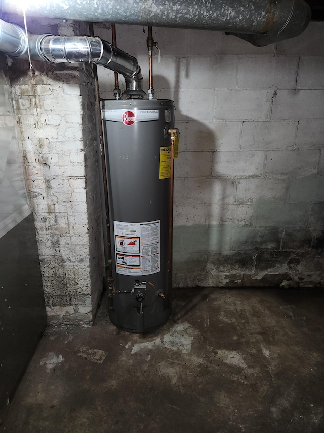 1816 Malvern St, Lauderdale, MN 55113 - utilities featuring water heater