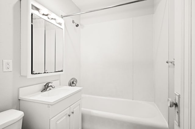 804 20th Ave E, Duluth, MN 55812 - bathroom featuring vanity, toilet, and washtub / shower combination