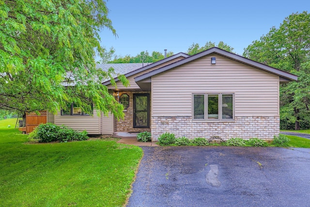 5959 373rd St, North Branch, MN 55056 - view of front facade with a front yard
