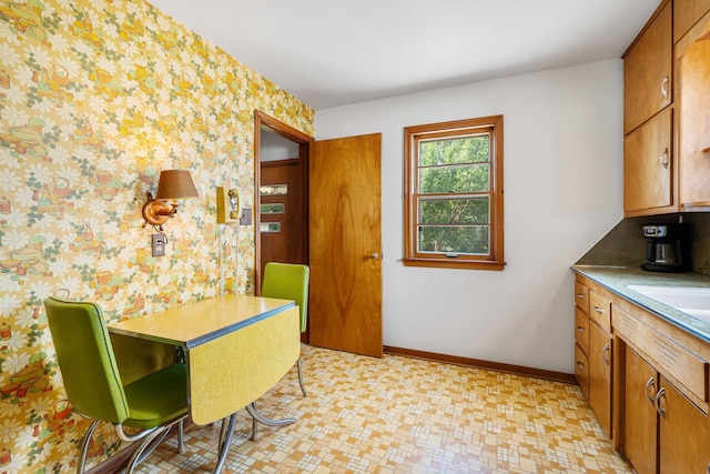 1306 6th Ave NW, Austin, MN 55912 - dining room with wallpapered walls