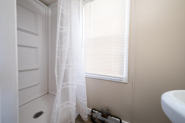 8247 Wentworth Ave S, Bloomington, MN 55420 - full bath with curtained shower