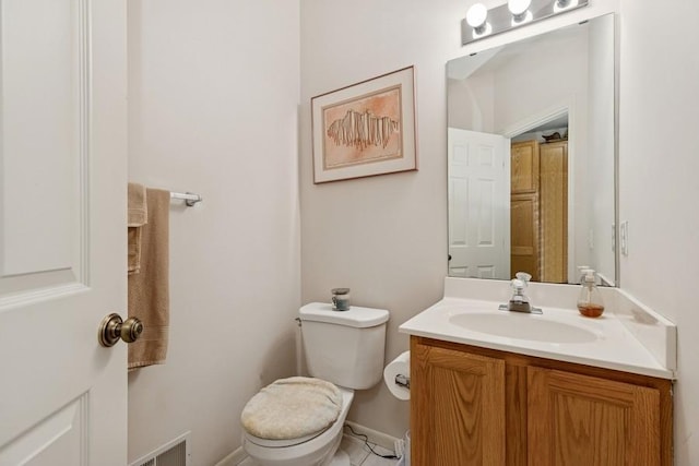 3114 Canyon Cir, Chaska, MN 55318 - half bath featuring vanity and toilet