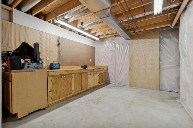 3114 Canyon Cir, Chaska, MN 55318 - unfinished basement with a workshop area