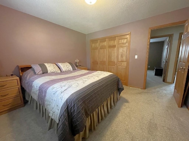 16173 Discovery Cir, Park Rapids, MN 56470 - bedroom featuring a closet, light colored carpet, and a textured ceiling