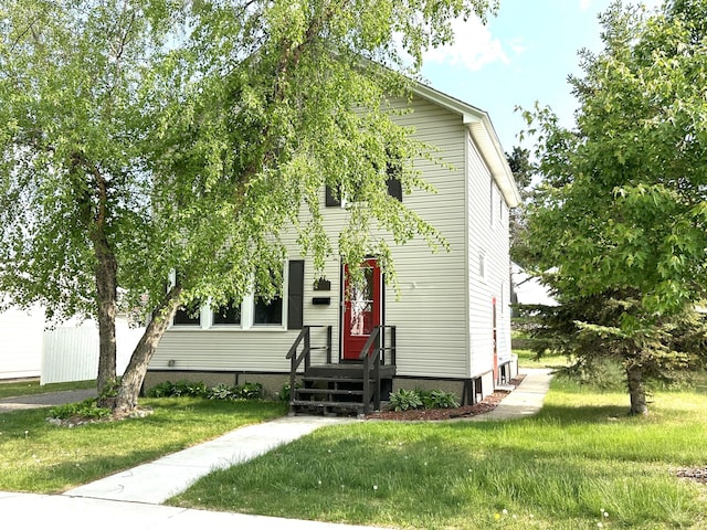 638 James St, Ely, MN 55731 - view of front of home with a front yard