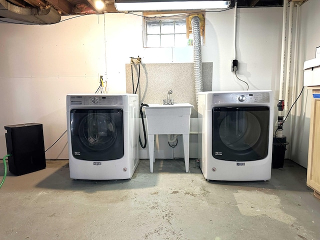 638 James St, Ely, MN 55731 - washroom featuring washer and clothes dryer and a sink