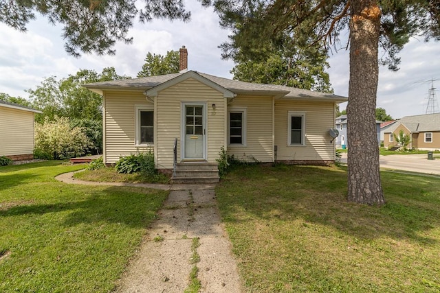 717 2nd Ave NE, Waseca, MN 56093 - bungalow-style house featuring a front yard and a chimney