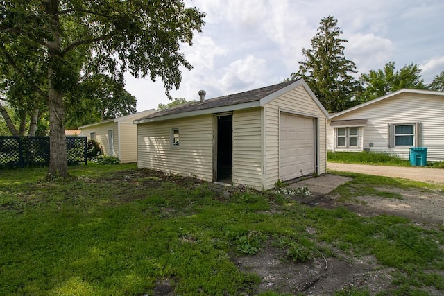 717 2nd Ave NE, Waseca, MN 56093 - detached garage featuring driveway