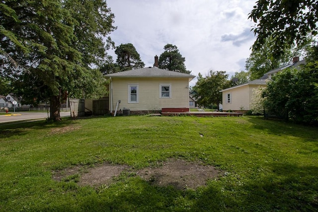 717 2nd Ave NE, Waseca, MN 56093 - rear view of property with a chimney and a yard