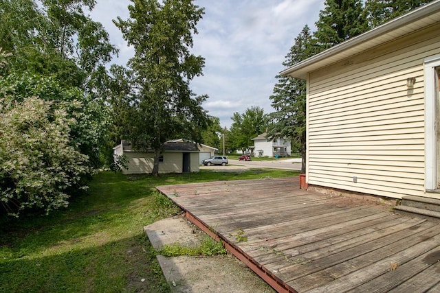 717 2nd Ave NE, Waseca, MN 56093 - deck featuring a lawn
