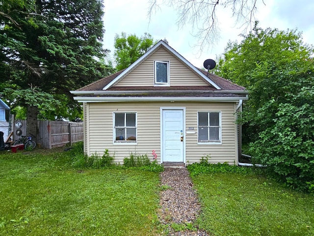 702 Junius Ave, Fergus Falls, MN 56537 - view of front of house featuring roof with shingles