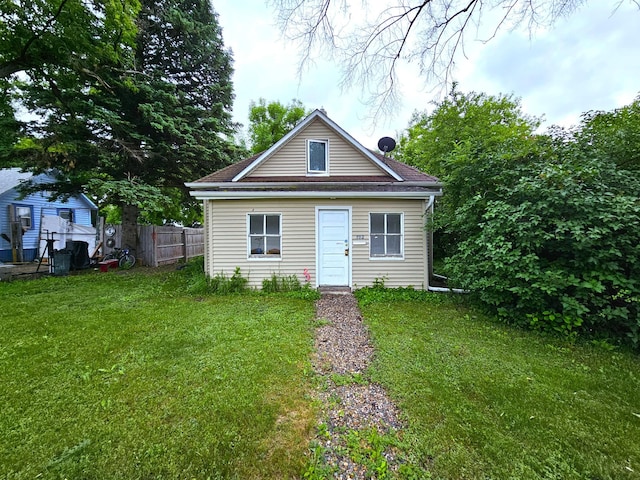 702 Junius Ave, Fergus Falls, MN 56537 - bungalow-style home featuring a shingled roof
