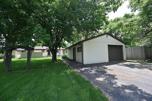 952 Fuller St S, Shakopee, MN 55379 - garage featuring driveway