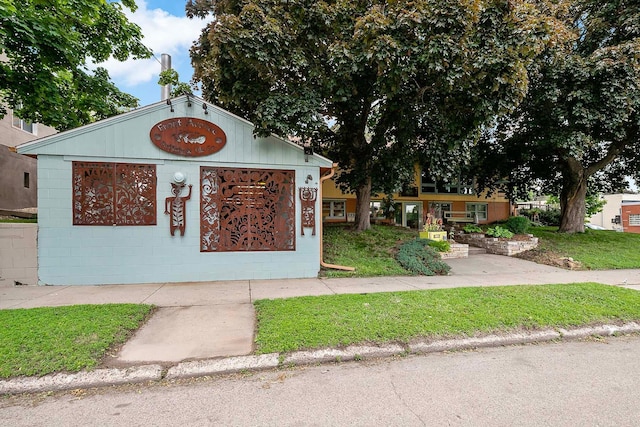 895 Front, Saint Paul, MN 55103 - community / neighborhood sign featuring a yard