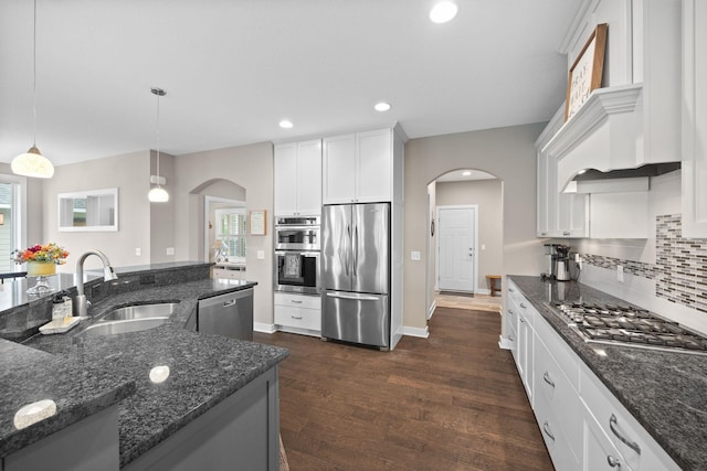 3710 Talero Curv, Chaska, MN 55318 - kitchen featuring stainless steel appliances, arched walkways, a sink, decorative backsplash, and recessed lighting