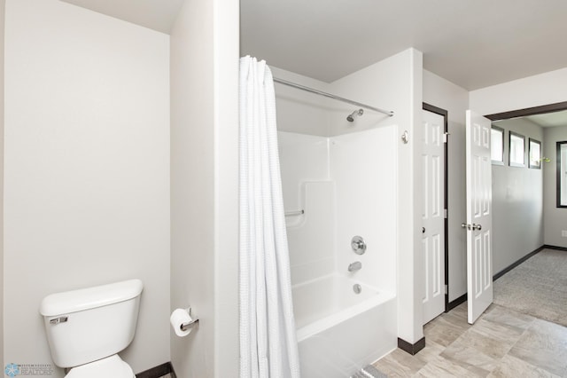 6675 57th Ave S, Fargo, ND 58104 - full bath with toilet and shower / bath combo with shower curtain