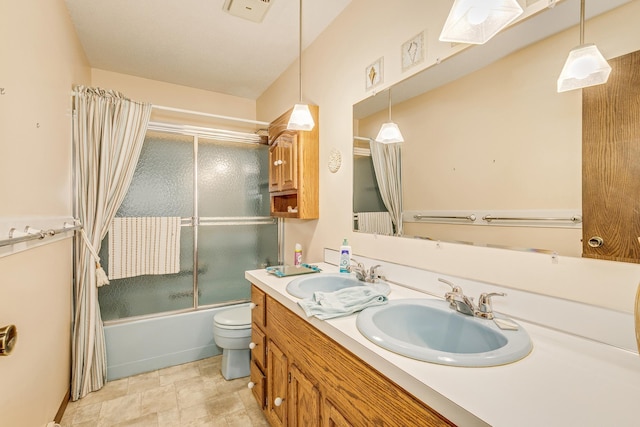 10275 Park Cir, Pine City, MN 55063 - full bath featuring enclosed tub / shower combo, toilet, and double vanity