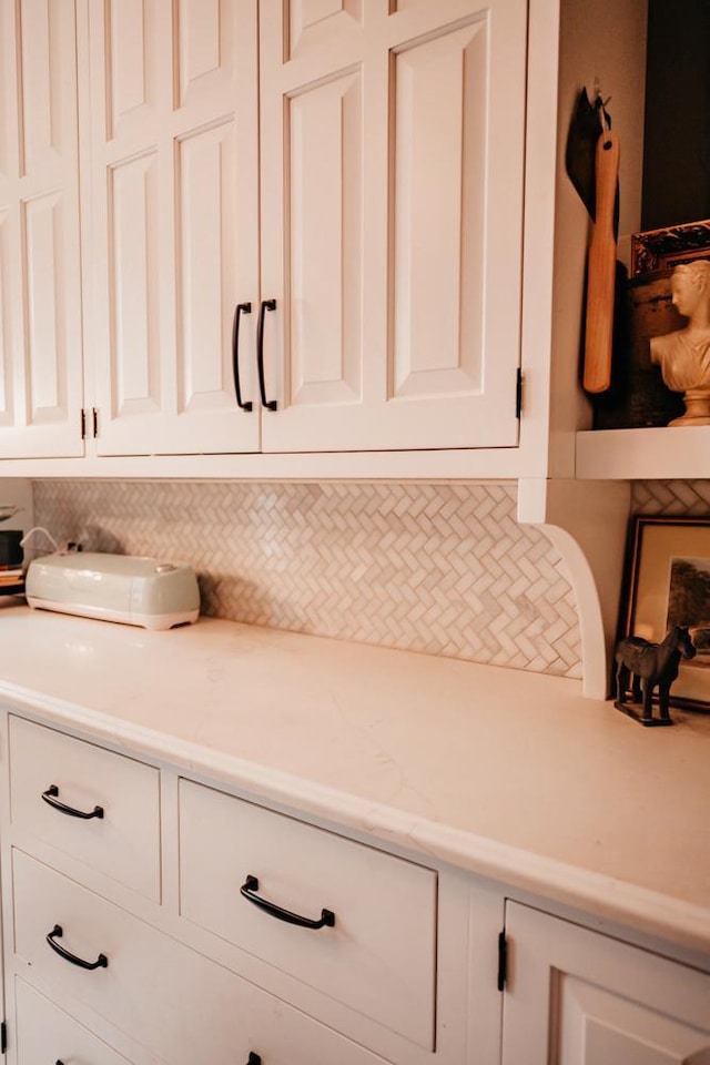 72 Mill St, Winona, MN 55987 - detailed view of decorative backsplash and white cabinets