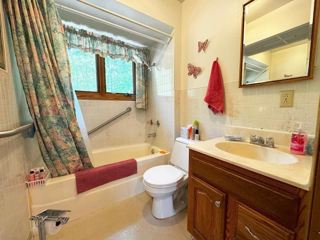 3883 Pleasant Ln, Fayal Twp, MN 55734 - bathroom featuring shower / bath combo, vanity, and tile walls