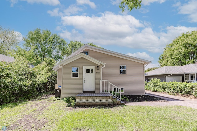 1814 5th St N, Fargo, ND 58102 - view of front of property with a front lawn