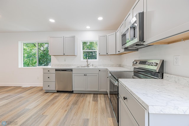 1814 5th St N, Fargo, ND 58102 - kitchen featuring appliances with stainless steel finishes, a sink, plenty of natural light, light wood-style flooring, and recessed lighting
