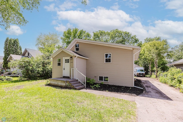 1814 5th St N, Fargo, ND 58102 - view of front of house with a front lawn and asphalt driveway