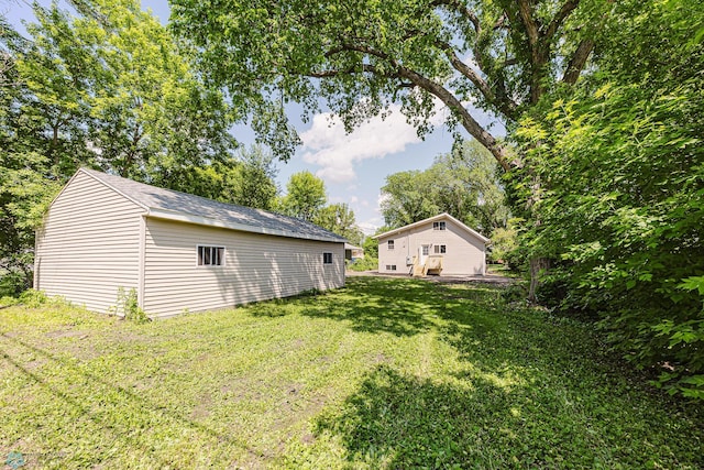 1814 5th St N, Fargo, ND 58102 - view of grassy yard featuring an outbuilding