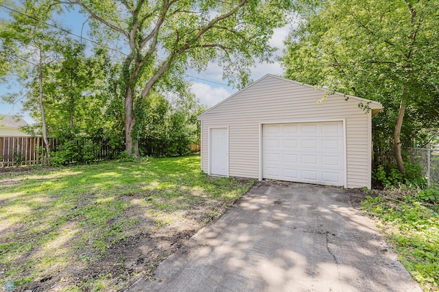 1814 5th St N, Fargo, ND 58102 - detached garage with driveway