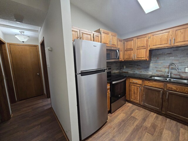 11173 Edgewood Cir N, Champlin, MN 55316 - kitchen with stainless steel appliances, a sink, backsplash, dark wood finished floors, and lofted ceiling