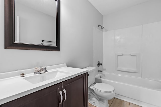 2125 White Bear Ave N, Maplewood, MN 55109 - full bath with toilet, vanity, and bathing tub / shower combination