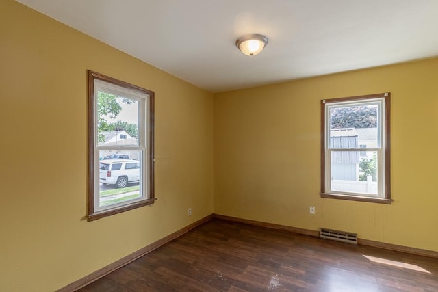 509 8th Ave SE, Waseca, MN 56093 - unfurnished room featuring healthy amount of natural light, dark wood-type flooring, and baseboards