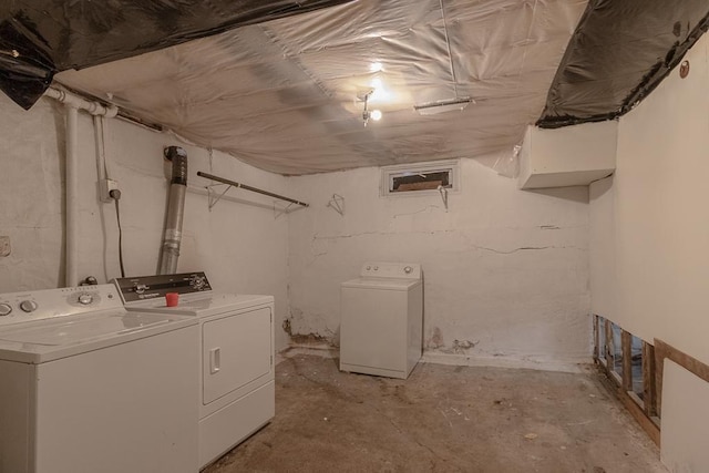 509 8th Ave SE, Waseca, MN 56093 - washroom with washing machine and clothes dryer