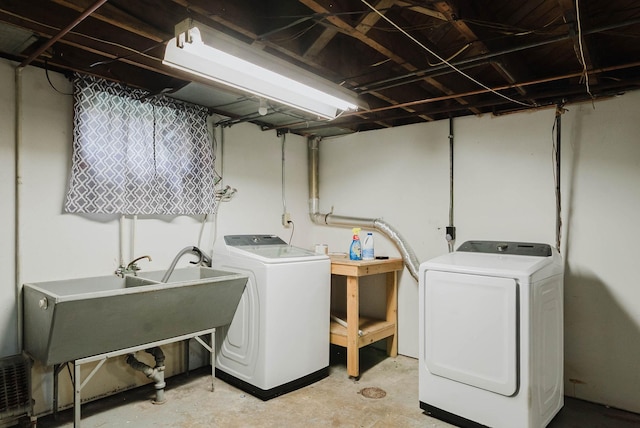 517 Birch Ave, Moose Lake, MN 55767 - laundry area with washing machine and clothes dryer