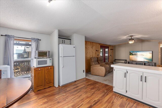 134315 Lone Pine Ln, Garfield Twp, WI 54001 - kitchen with white appliances, light wood-type flooring, a textured ceiling, ceiling fan, and vaulted ceiling