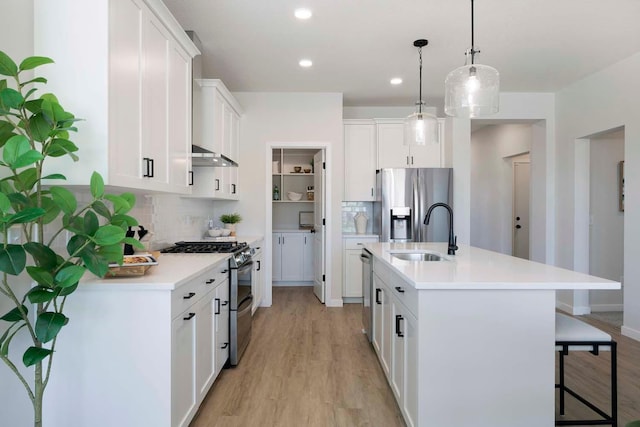 12443 Drayton Trl, Apple Valley, MN 55124 - kitchen featuring stainless steel appliances, a sink, light wood-style floors, decorative backsplash, and recessed lighting