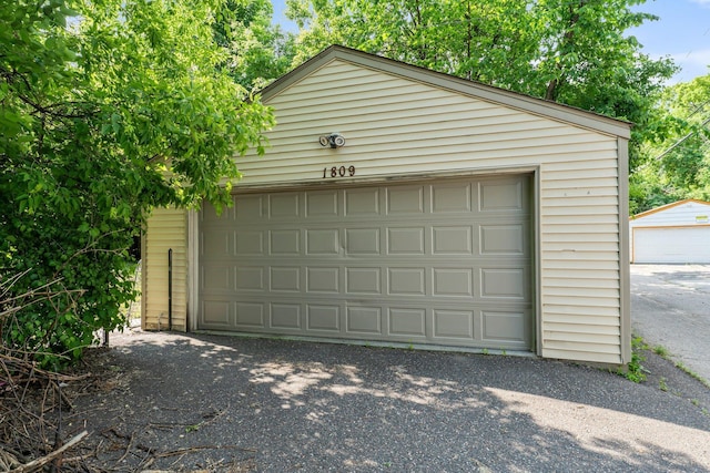 1809 Penn Ave N, Minneapolis, MN 55411 - view of detached garage