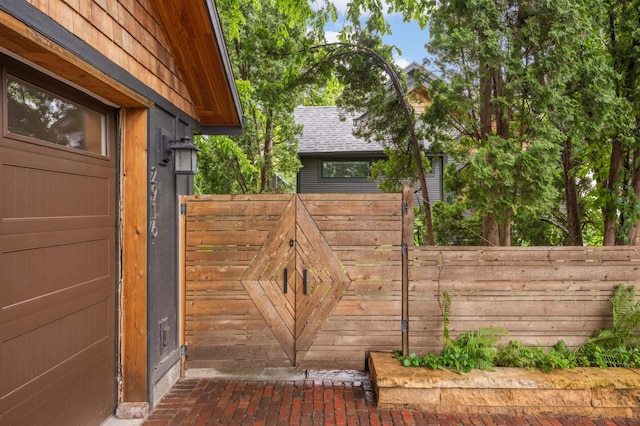 2916 26th St, Minneapolis, MN 55406 - view of gate